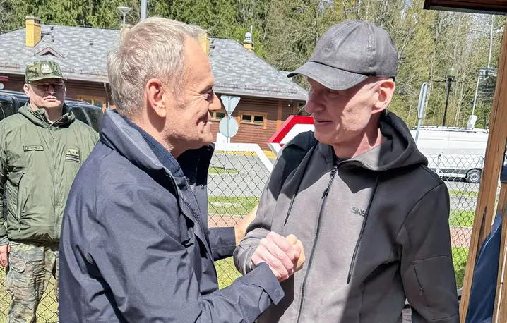 Andrzej Poczobut po uwolnieniu z białoruskiego więzienia został przywitany przez premiera Donalda Tuska. 28 kwietnia 2026 r. // Kancelaria Premiera RP / materiały prasowe