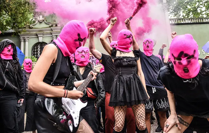 Protest Pussy Riot przed pawilonem rosyjskim na Biennale w Wenecji, 6 maja 2026 r. // IPA / ABACA / Abaca Press / Forum