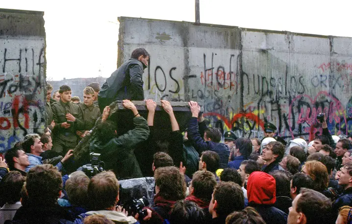 Upadek Muru Berlińskiego, 10 listopada 1989 r. // Fot. Alfred / Sipa / East News