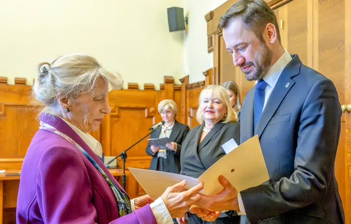 Wręczenie powołań członkom V kadencji Rady Krakowskich Seniorów. Kraków, 9 lutego 2026 r. // Fot. Piotr Wojnarowski / materiały prasowe UMK