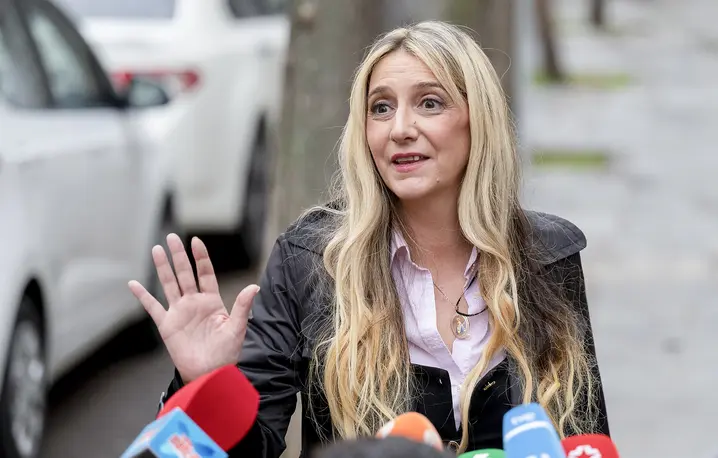 Była Miss Asturii, Claudia Montes, przed procesem w sprawie „maseczek” przed Sądem Najwyższym w Madrycie. Hiszpania, 8 kwietnia 2026 r. // Fot. Alberto Ortega / Europa Press / Getty Images