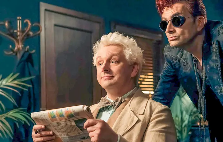 Michael Sheen jako Azirafal i David Tennant jako Crowley w serialu DOBRY OMEN, sezon 3, reż. Rachel Talalay, Amazon Prime // materiały prasowe