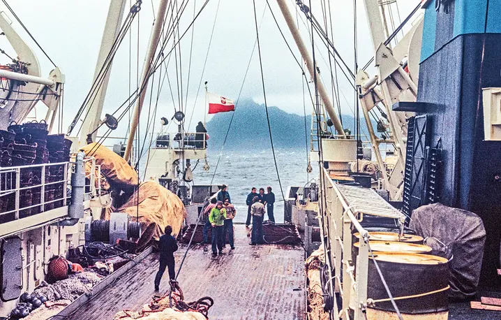 Trawler Tazar” opływa przylądek Horn, styczeń 1976 r. // Fot. Maciej Krzeptowski