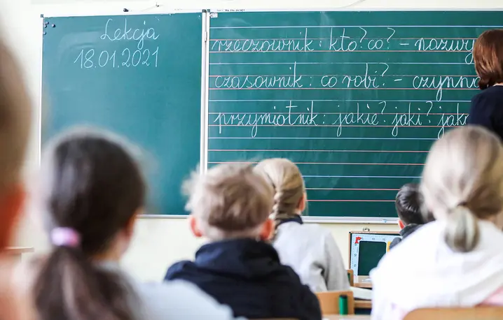 Lekcja języka polskiego w szkole podstawowej. // Fot. Leszek Szymański / PAP