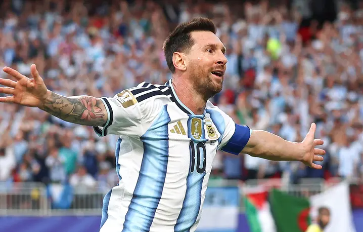 Leo Messi po zdobyciu pierwszej bramki podczas meczu Mistrzostw Świata FIFA 2026 pomiędzy Argentyną a Algierią. Kansas City, 16 czerwca 2026 r. // Fot. Maja Hitij / Getty Images 