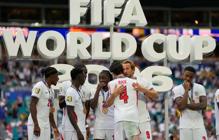 Reprezentanci Anglii z medalami za trzecie miejsce po wygranym 6:4 meczu z Francją, Miami, 18 lipca 2026 r. / Fot. Rebecca Blackwell / Associated Press / East News