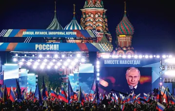 Po podpisaniu przez Putina dokumentów aneksyjnych władze zorganizowały na placu Czerwonym wiec i koncert.  Moskwa, 30 września 2022 r. / ALEXANDER NEMENOV / AFP / EAST NEWS