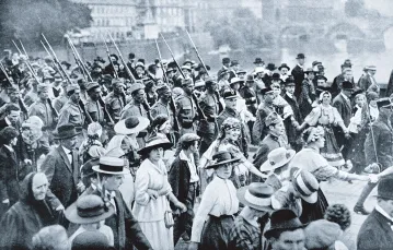 Sformowane u boku państw Ententy (sądząc po mundurach, zapewne we Włoszech) czeskie oddziały przybywają do Pragi. Rok 1918 lub 1919. / UNIVERSAL HISTORY ARCHIVE / GETTY IMAGES