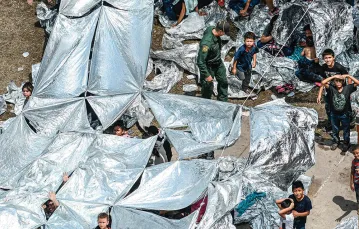 Prowizoryczne obozowisko migrantów  na granicy z Meksykiem,  McAllen, Teksas, maj 2019 r. / FORUM