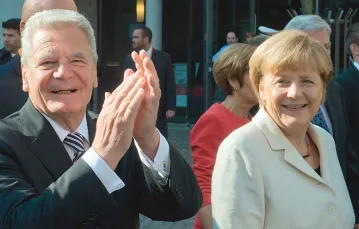 Niemieckiej kanclerz będzie brakować wsparcia prezydenta Joachima Gaucka. / Fot. Boris Roessler / POOL / AFP / EAST NEWS