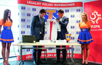 Konferencja prasowa i podpisanie umowy sponsorskiej pomiędzy PZPN a firmą bukmacherską STS. Warszawa, 29 lipca 2014 r. Fot. Leszek Szymański / PAP / 