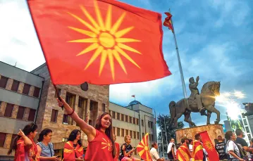 Protesty przeciwko francuskiej propozycji rozwiązania sporu między Macedonią Północną a Bułgarią, Skopje, 10 lipca 2022 r. / GEORGI LICOVSKI / EPA / PAP