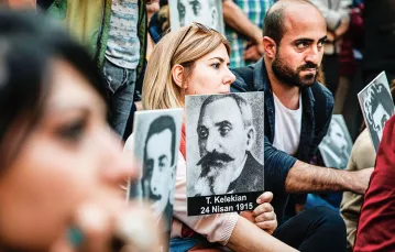 Ormiańska manifestacja upamiętniająca ofiary ludobójstwa z 1915 r., Stambuł, kwiecień 2018 r. / CHRIS MCGRATH / GETTY IMAGES