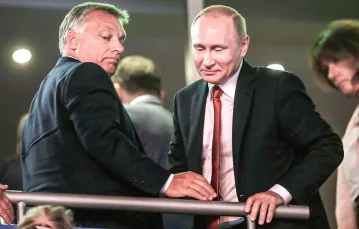 Viktor Orbán i Władimir Putin na zawodach judo, Budapeszt, sierpień 2017 r. / PETR DAVID JOSEK / AP / EAST NEWS