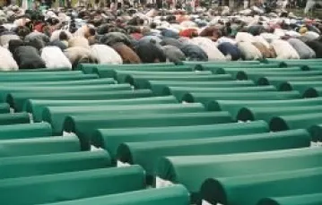 Modlitwa za zmarłych w Srebrenicy / 