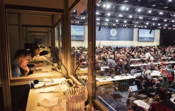 Tłumacze kabinowi podczas Konferencji Klimatycznej ONZ w Kopenhadze, grudzień 2009 r. / Mehdi Chebil / Polaris / east news