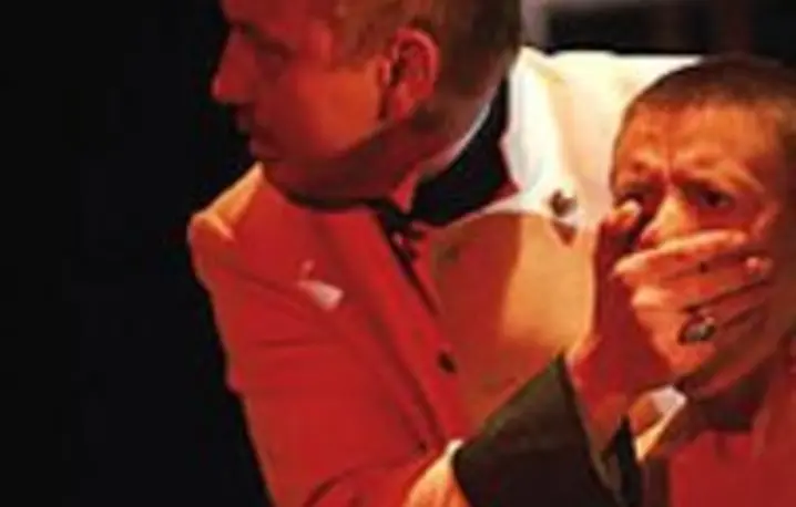 "Iwona, księżniczka Burgunda" z Wałbrzycha: Dariusz Maj (Król Ignacy) i Aleksandra Cybulska (Iwona) /fot. B. Sowa / 