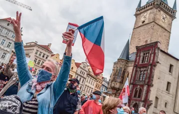 Demonstracja stowarzyszenia Milion Chwil dla Demokracji przeciwko rządom Andreja Babisa. Praga, 9 czerwca 2020 r. / TOMAS TKACIK / SOPA / GETTY IMAGES