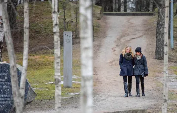 Pomnik ofiar Holokaustu w miejscu masakry w Rumbuli koło Rygi, Łotwa, kwiecień 2022 r. / ANSIS STARKS / NBC / GETTY IMAGES