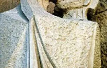"Pocałunek Judasza", rzeźba z portalu katedry Sagrada Famiglia w Barcelonie / 