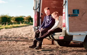 Kris Hitchen i Katie Proctor w filmie „Nie ma nas w domu” / MATERIAŁY PRASOWE