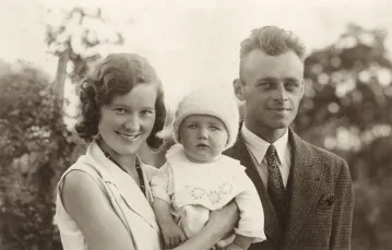 Maria i Witold Pileccy z synem Andrzejem. Ostrów Mazowiecka, 1932 r. / / MATERIAŁY PRASOWE 