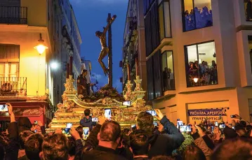 Procesja Legionistów Kompanii Honorowej niosąca figurę Chrystusa od Dobrej Śmierci,  Malaga, Hiszpania, Wielki Czwartek, 18 kwietnia 2019 r. / GRAŻYNA MAKARA