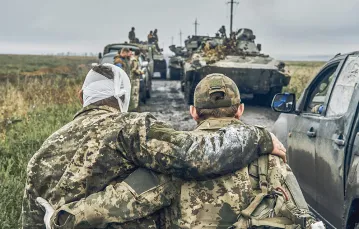Ukraińscy żołnierze podczas walk w obwodzie charkowskim, wrzesień 2022 r. / KOSTIANTYN LIBEROV / AP / EAST NEWS