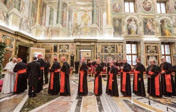 Spotkanie papieża Franciszka z kardynałami kurii rzymskiej, Sala Klementyńska,Watykan, grudzień 2019 r. / ANDREW MEDICHINI / AP / EAST NEWS