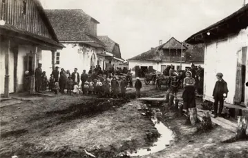 Wieloetniczny Poryck na Wołyniu, rok 1915 /fot. Repr. Tomasz Wiśniewski / Forum / 