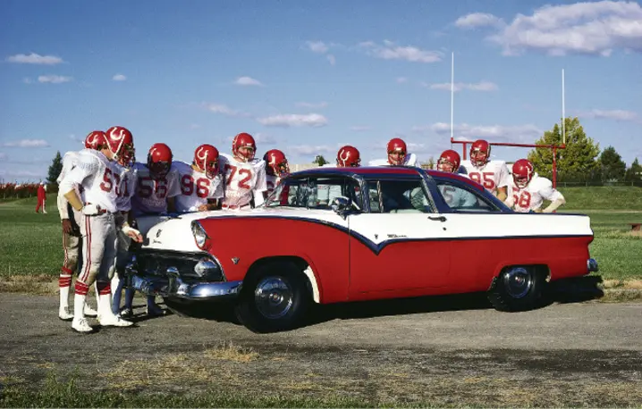 Ford Fairlane Crown Victoria z 1955 r. / fot. Car Culture, Corbis / 