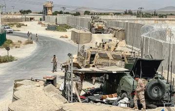 Żołnierze afgańskiej armii rządowej na terenie bazy Bagram koło Kabulu, opuszczonej przez siły amerykańskie. 5 lipca 2021 r. / HAROON SABAWOON / ANADOLU AGENCY / GETTY IMAGES
