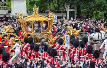 Król Karol III i królowa Camilla wracają do Pałacu Buckingham po ceremoni koronacji. Londyn, 6 maja 2023 r. / fot. Neil Mockford / Getty Images / 