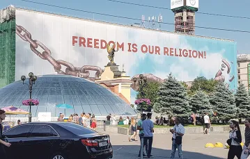 „Wolność jest naszą religią” – baner na kijowskim Majdanie / WOJCIECH KONOŃCZUK