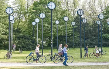Park zegarowy w Düsseldorfie, 24 kwietnia, 2020 r. / MARTIN MEISSNER / AP / EAST NEWS