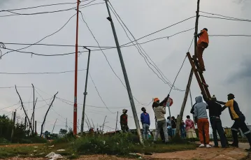 Nielegalne podłączenia do prądu z sieci Eskom na przedmieściach Soweto. 18 stycznia 2022 r. / SIPHIWE SIBEKO / REUTERS / FORUM
