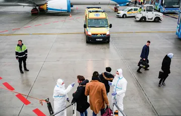 Na lotnisku w podkatowickich Pyrzowicach wprowadzono nadzwyczajne środki ostrożności dla lotów z Włoch, 25 lutego 2020 r. / JAREK PRASZKIEWICZ / FORUM
