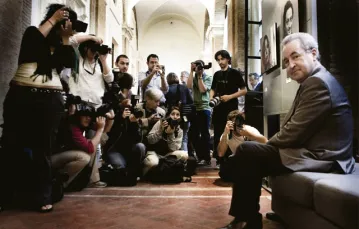 John Banville na konferencji prasowej podczas Międzynarodowego Festiwalu Literatury w Rzymie, maj 2007 r. / fot. Alessandra Benedetti / Corbis / 
