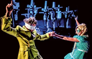 Marcin Czarnik (Newton) i Klaudia Waszak (Girl) w spektalu „Lazarus” w Teatrze Muzycznym „Capitol” we Wrocławiu, luty 2021 r. /  / TOBIASZ PAPUCZYS / MATERIAŁY PRASOWE