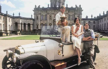 Anthony Andrews, Diana Quick i Jeremy Irons w filmie „Znowu w Brideshead” z 1981 r.  / ITV / MATERIAŁ PRASOWY