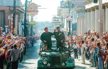 Przywódcy Wenezueli i Kuby, Hugo Chávez i Fidel Castro. Kubańska prowincja Sandino, 2005 r. / AP PHOTO / MIRAFLORES PRESS / EAST NEWS