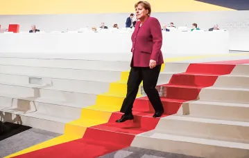 Angela Merkel na ostatnim zjeździe swojej partii, podczas którego wybrano jej następczynię w funkcji przewodniczącej CDU. Hamburg, 8 grudnia 2018 r. / MARKUS SCHREIBER / AP / EAST NEWS