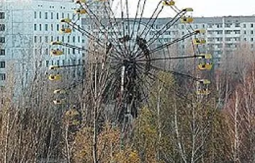 Na zdjęciach: miasto Prypeć oraz okolice elektrowni w Czarnobylu; mieszkańcy miasta i pobliskich wsi zostali przymusowo wysiedleni w 1986 r. / 