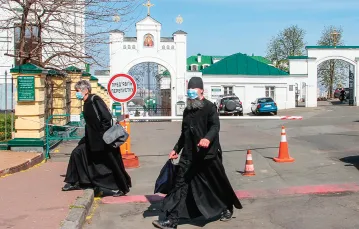 Wśród duchownych z Ławry Peczerskiej, należącej do Moskiewskiego Patriarchatu, stwierdzono ponad 90 infekcji. Kijów, 13 kwietnia 2020 r. / ANNA MARCHENKO / TASS / GETTY IMAGES / ANNA MARCHENKO / TASS / GETTY IMAGES