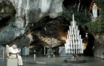Jan Paweł II w Grocie Massabielskiej, Lourdes, 14 sierpnia 2004 / 
