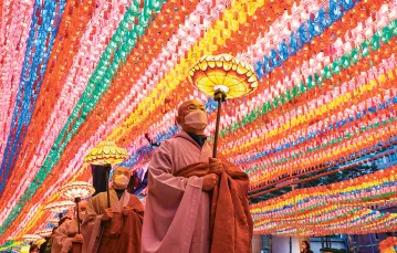 Procesja przed świętem urodzin Buddy w klasztorze Chogye sa, Seul, 6 maja 2021 r. / CHUNG SUNG-JUN / GETTY IMAGES
