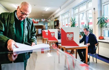 Donald Tusk głosuje w wyborach samorządowych, Sopot, 21 października 2018 r. / KAROLINA MISZTAL / REPORTER
