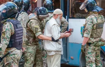 Zatrzymanie Tatarów Krymskich, którzy przyszli pod siedzibę FSB w Symferopolu, by wesprzeć rodziny aresztowanych, 5 września 2021 r. / Krymska Solidarność