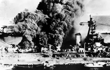 Port w Tulonie, 27 listopada 1942 roku: francuska flota sama sobie zadaje śmiertelny cios / fot. Keystone, Getty Images, FPM / 