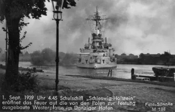 Okręt szkoleniowy Schleswig-Holstein wpłynął do portu gdańskiego 25 sierpnia 1939 r. 1 września o 4.48 rozpoczął ostrzał Westerplatte. / fot. IPN (www.1wrzesnia39.pl | www.17wrzesnia39.pl) / 